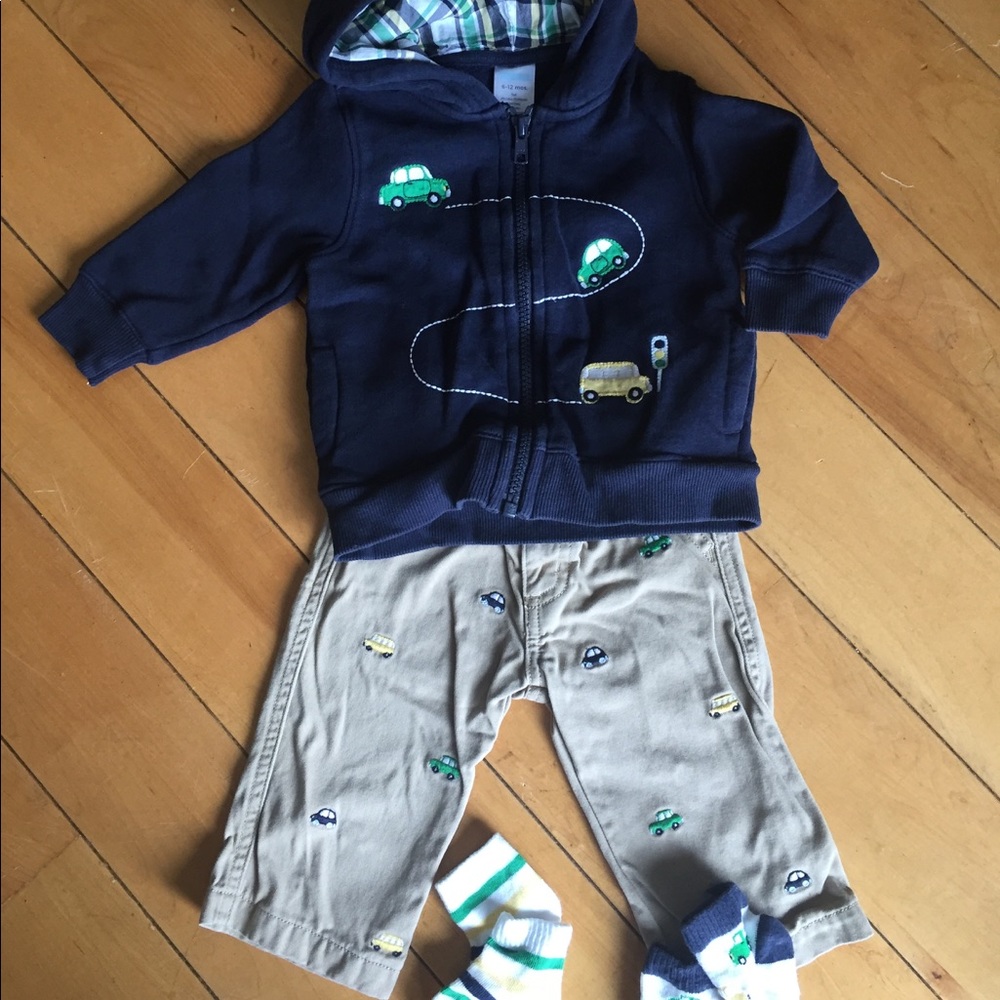 Boys Gymboree sweatshirt, khakis & socks. 6-12 mo.